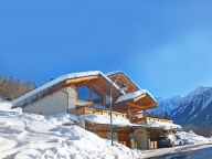 Chalet Piccola Pietra with a private sauna-13