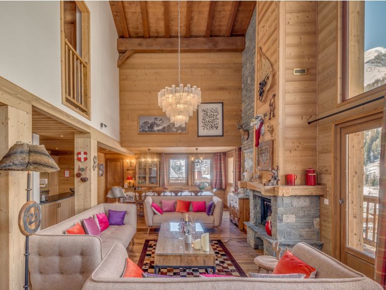 Chalet Zanskar with outdoor whirlpool