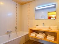 Chalet Les Frasses with private sauna and outdoor whirlpool-14