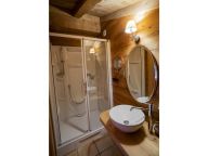 Chalet Le Noisetier with outdoor whirlpool-27