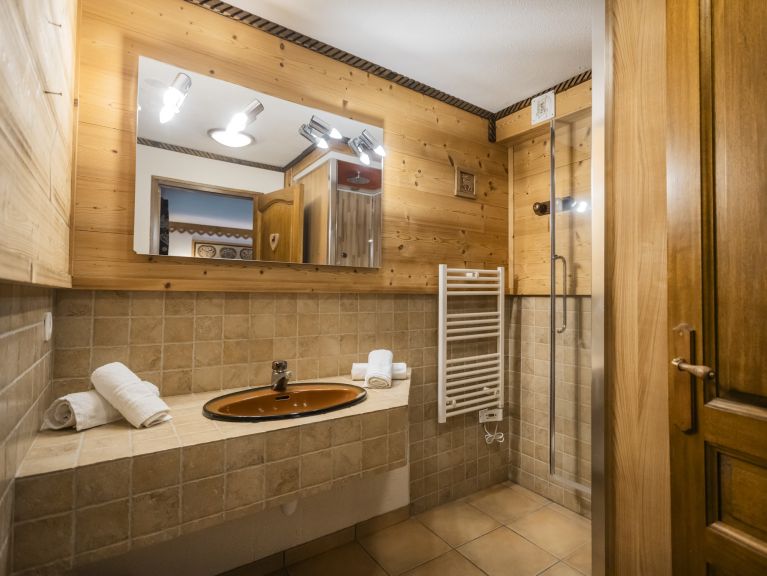 Chalet-apartment l'Ours with outside-whirlpool