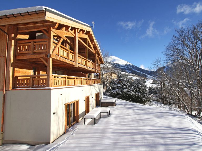 Chalet Nuance de Blanc with private sauna and outdoor whirlpool