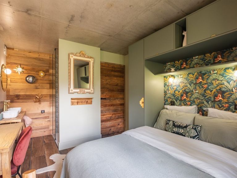 Chalet Le Duc Blanc with outdoor hot tub