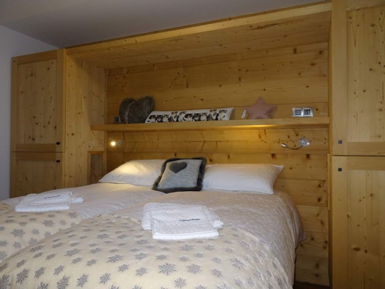 Chalet Caseblanche Pomme de pin with wood stove and sauna