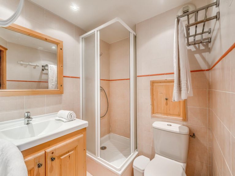 Chalet-apartment Gypaete combination - with outdoor whirlpool