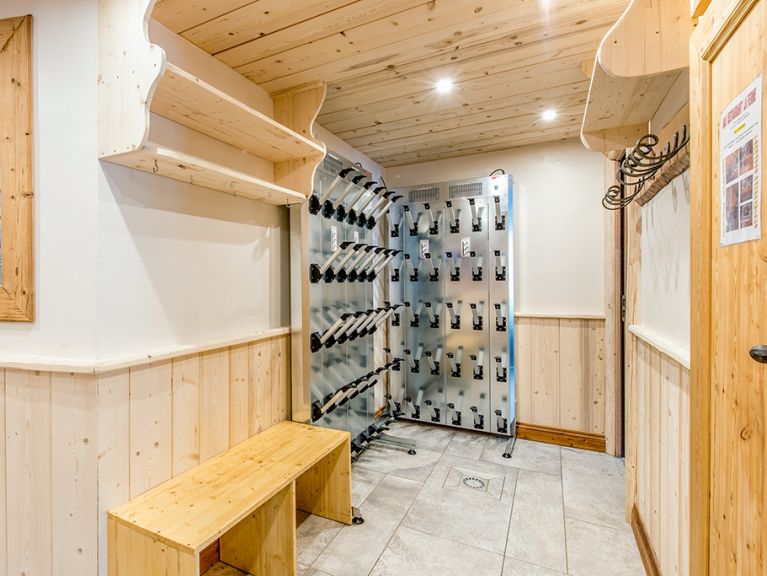 Chalet Le Pré Rene, with sauna and outdoor whirlpool