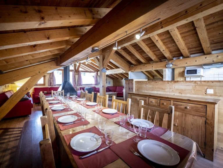 Chalet du Cocoon Mont-Blanc with outdoor hot tub