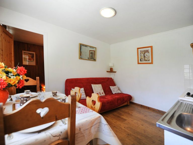 Chalet-apartment Le Genepi combination 4 + 6-8 person apartment