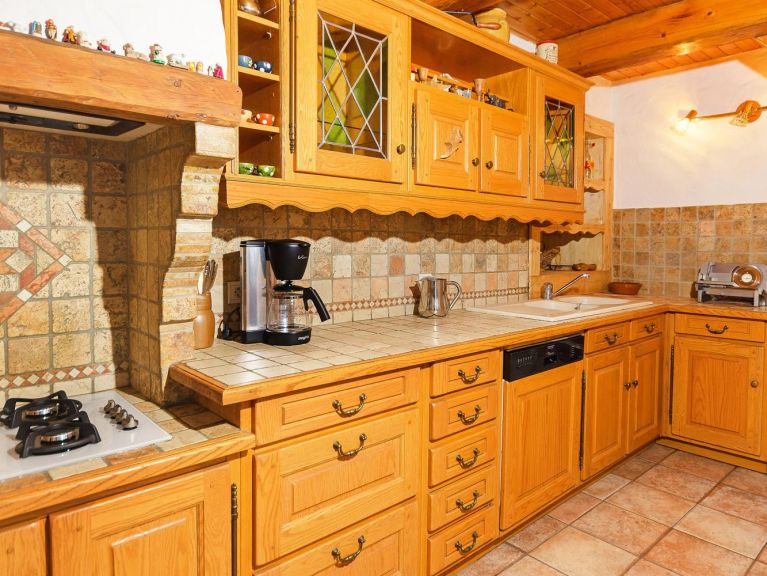 Chalet Villaroger with outdoor whirlpool and infrared sauna