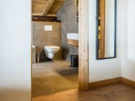 Chalet Les Bucherons with outdoor hot tub-21