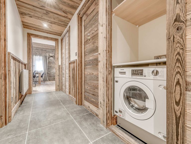 Chalet-apartment Eagle Lodge with whirlpool