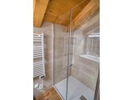 Chalet Les Oisillons with outdoor sauna-21