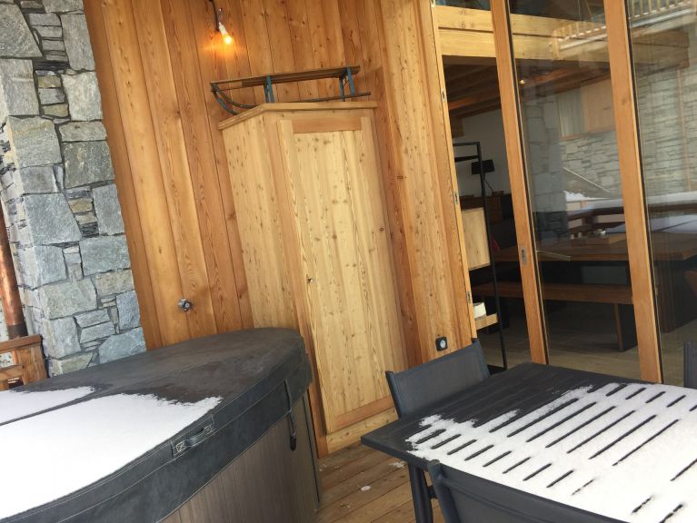 Chalet Caseblanche Corona with wood stove, sauna and outdoor whirlpool