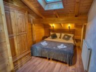 Chalet Les 2 Vallees with outdoor whirlpool and sauna-10