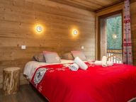 Chalet Les Bucherons with outdoor hot tub-12
