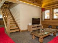 Chalet Les Bucherons with outdoor hot tub-4