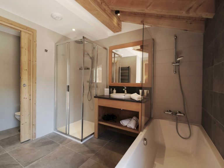 Chalet Caseblanche Allium with fire place, sauna and whirlpool