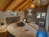 Chalet Les Oisillons with outdoor sauna-12