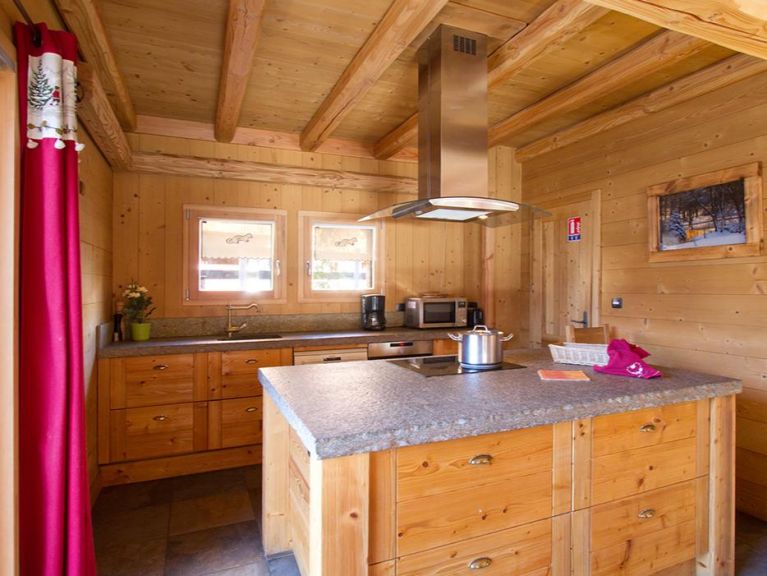 Chalet Le Prestige Lodge with a private swimming pool