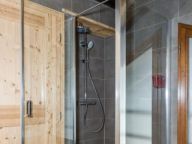 Chalet Les Bucherons with outdoor hot tub-22