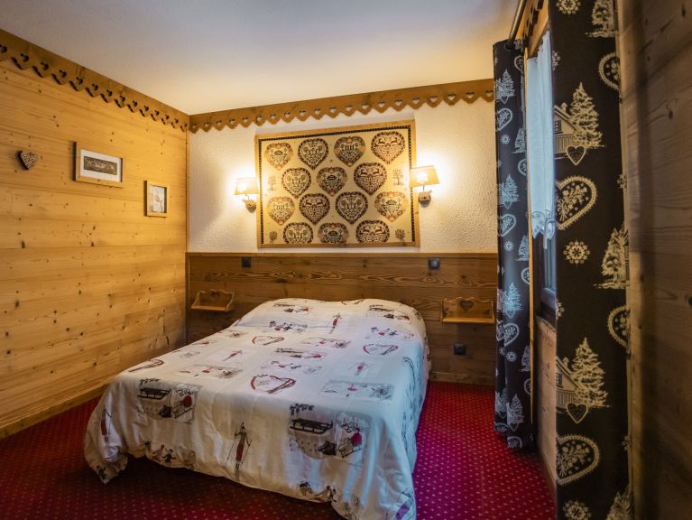 Chalet-apartment l'Ours with outside-whirlpool