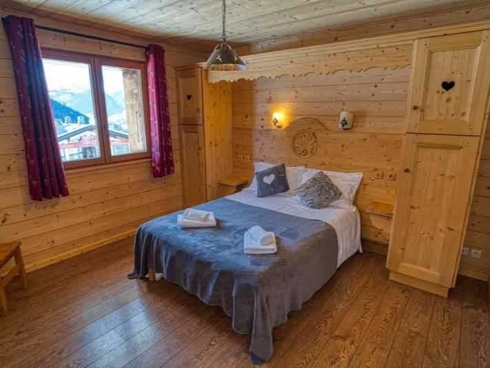 Chalet Les 2 Vallees with outdoor whirlpool and sauna