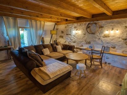 Chalet Les Oisillons with outdoor sauna-2