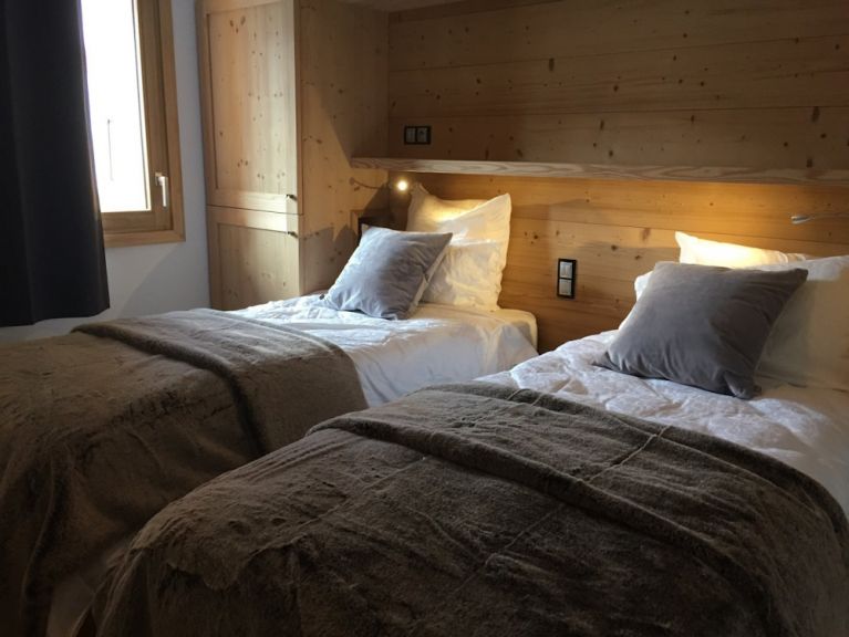 Chalet Caseblanche Corona with wood stove, sauna and outdoor whirlpool