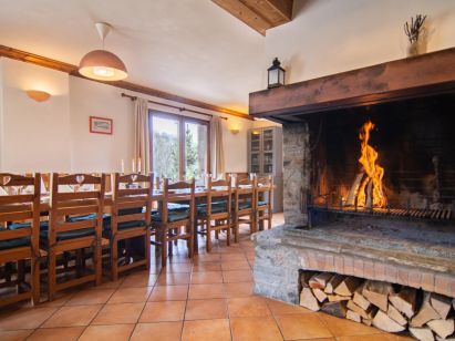 Chalet Le Chazalet including catering, sauna and outdoor whirlpool-2