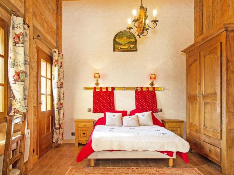 Chalet Petit Châtel with outdoor whirlpool