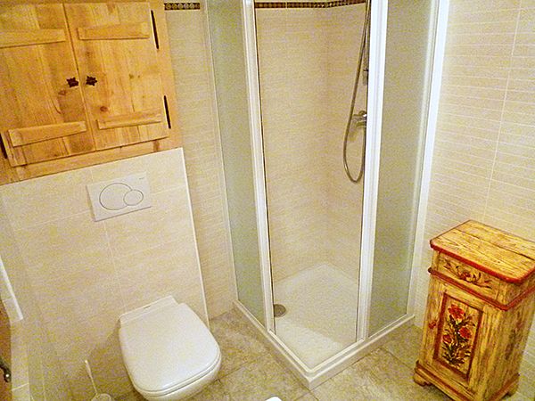 Chalet Petit Châtel with outdoor whirlpool