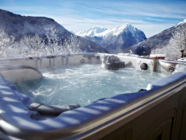 Chalet Saskia with sauna and outdoor whirlpool