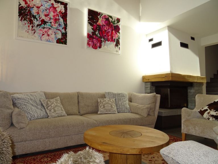 Chalet Caseblanche Myriel with fire place, sauna and whirlpool