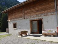 Chalet Les Bucherons with outdoor hot tub-29