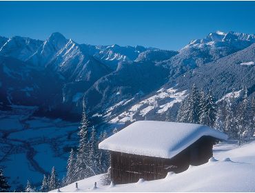 Ski village Popular winter-sport destination with a large ski area and apres-ski-9