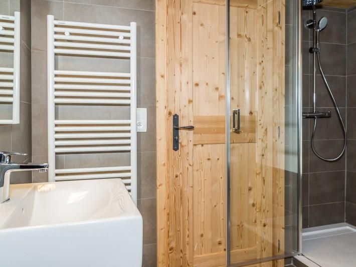Chalet Les Bucherons with outdoor hot tub