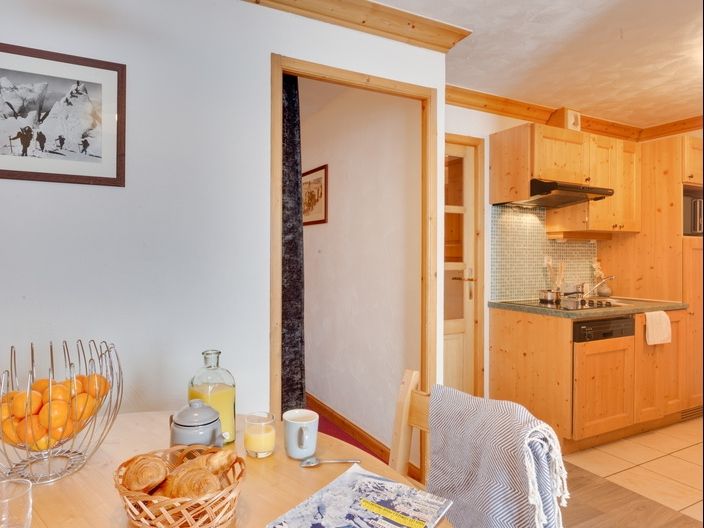 Chalet-apartment Les Chalets de L'Adonis with cabine