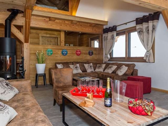 Chalet Emilie with outside whirlpool