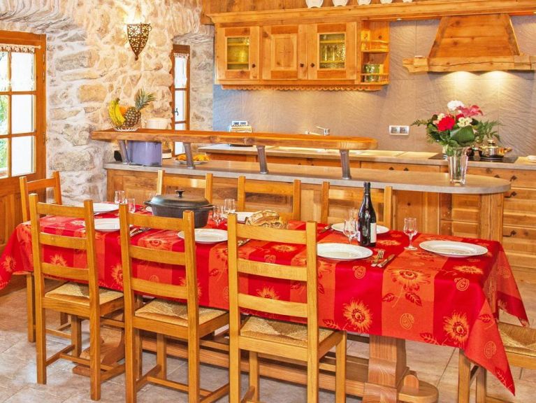 Chalet Petit Châtel with outdoor whirlpool