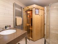 Chalet Le Hameau des Marmottes with family room and sauna-47