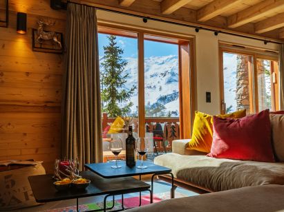 Chalet Le Hameau des Marmottes with family room and sauna-0