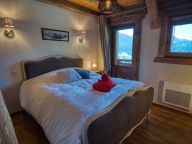 Chalet Les Oisillons with outdoor sauna-14