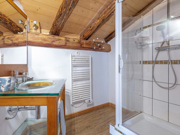 Chalet de Claude with private sauna