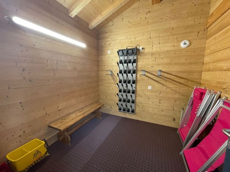 Chalet Entre Vous with outdoor whirlpool