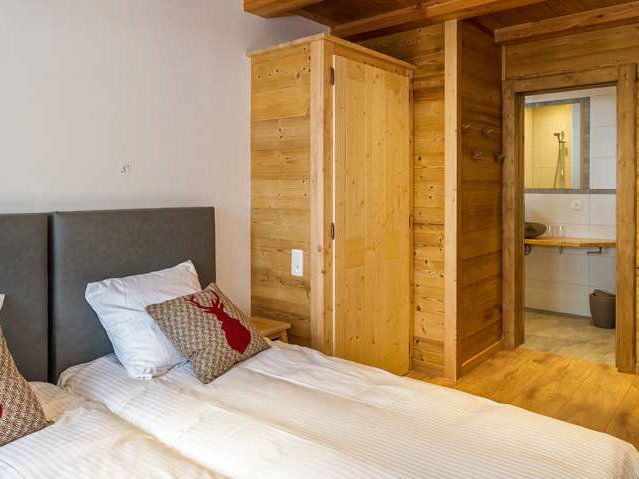 Chalet Emilie with outside whirlpool