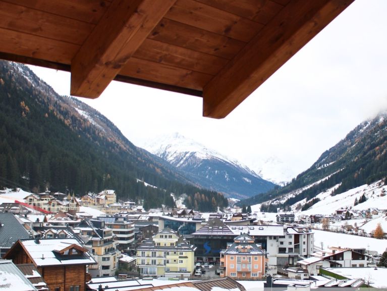 Apartment Alpenperle with balcony