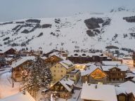 Chalet Prestige l'Atelier with sauna and outdoor whirlpool-18