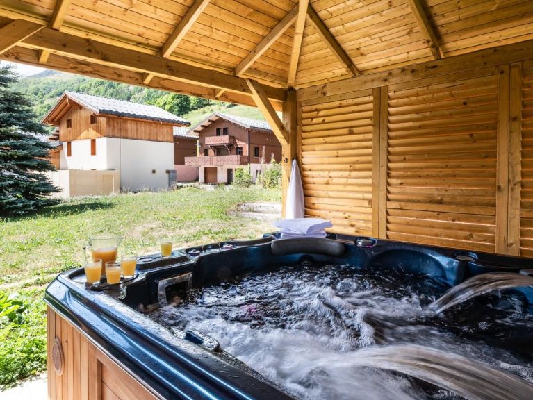 Chalet Lacuzon with private sauna and outdoor whirlpool