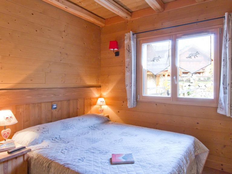 Chalet Le Renard Lodge with private pool and sauna
