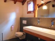 Chalet Le Clos du Pré with a family room-15